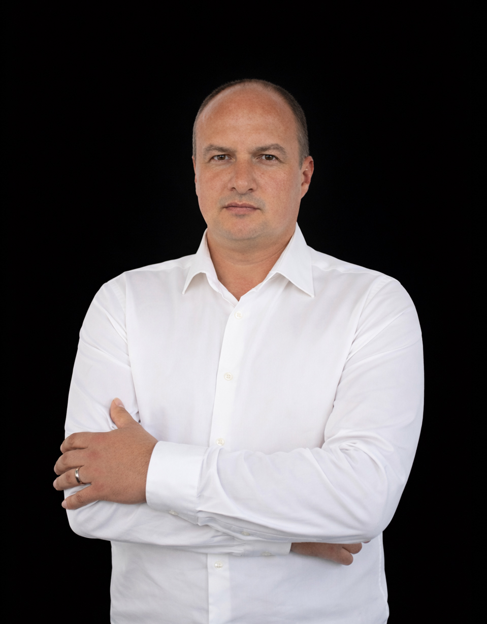 Губар Євген